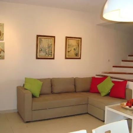 Villaathena * Skala Fourkas